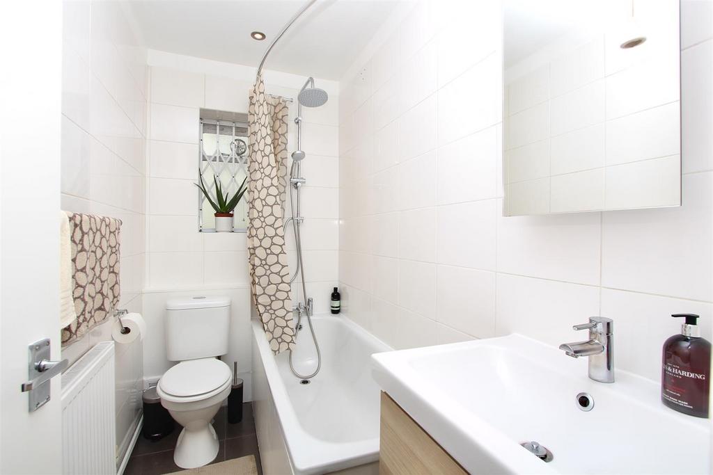 Hayhurst Court, N1