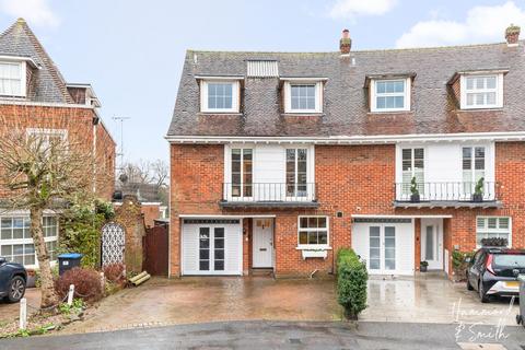 Theydon Grove, Epping CM16