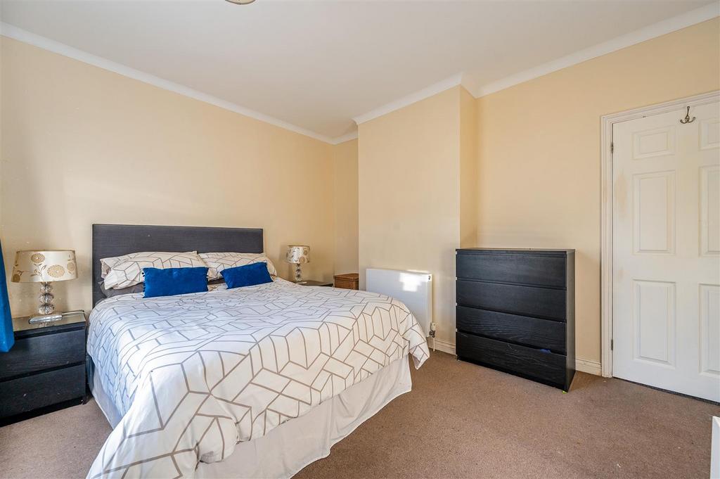 Bedroom 1.jpg