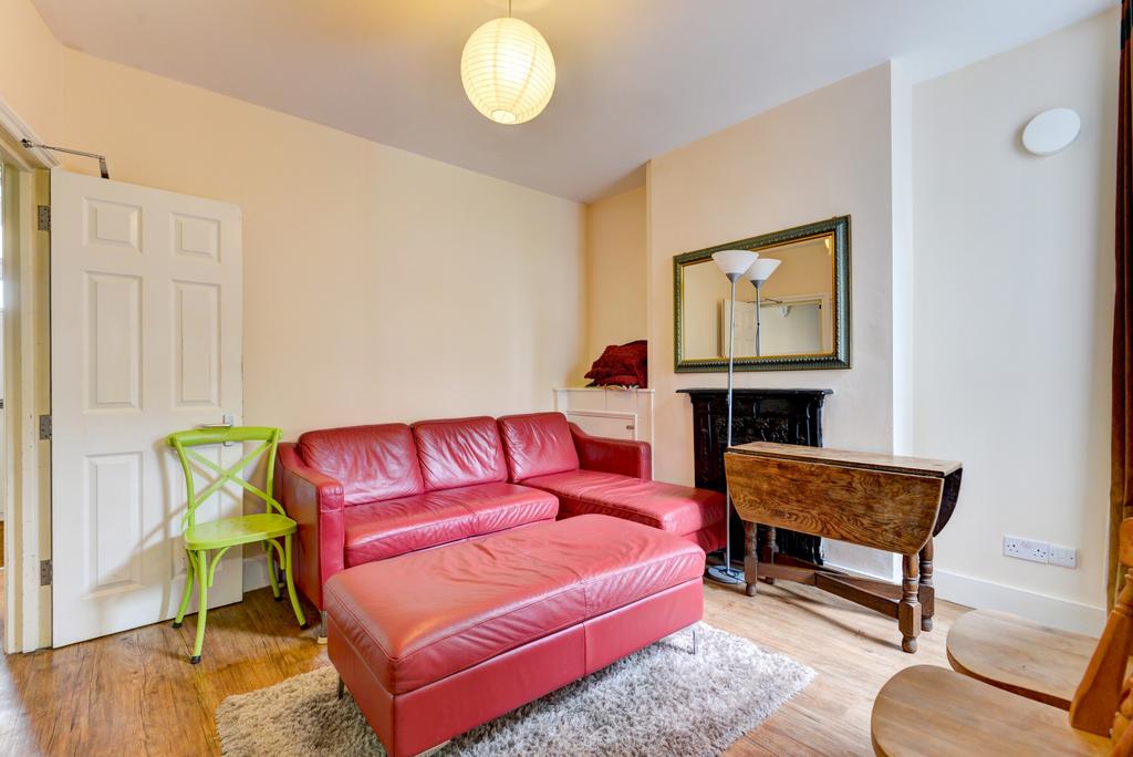 Bright, well-presented living room with a comfo...