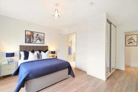 3 bedroom flat to rent, The Oakgate, Randalls Way, KT22