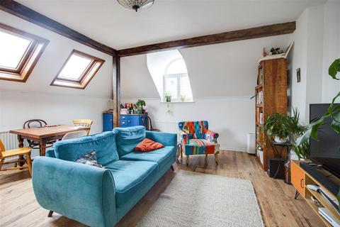 2 bedroom apartment for sale, Birdhurst Road,, South Croydon