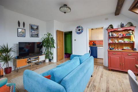 2 bedroom apartment for sale, Birdhurst Road,, South Croydon