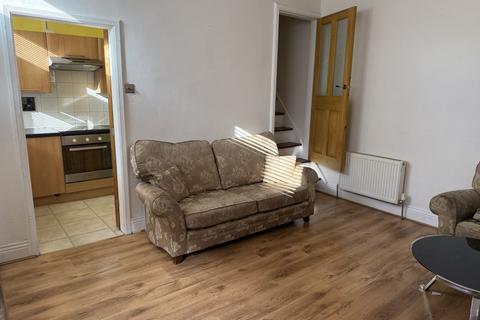 2 bedroom terraced house to rent, Lytham Grove, Leeds, LS12