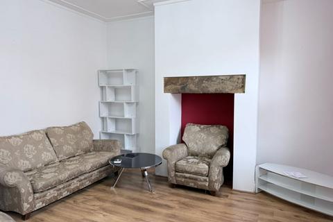 2 bedroom terraced house to rent, Lytham Grove, Leeds, LS12