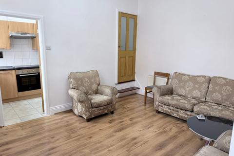 2 bedroom terraced house to rent, Lytham Grove, Leeds, LS12