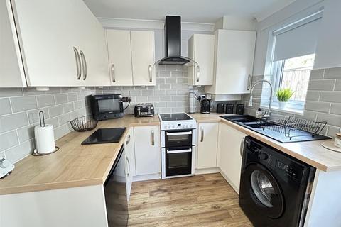 2 bedroom semi-detached house to rent, Hind Court, Newton Aycliffe