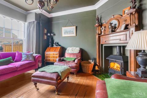 3 bedroom end of terrace house for sale, High View Avenue, Grays