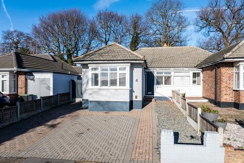 3 bedroom semi-detached bungalow for sale, Sunnybank Close, Leigh-on-sea, SS9