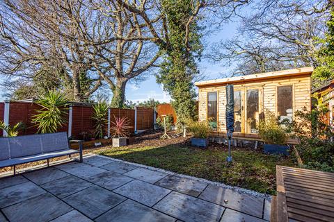 3 bedroom semi-detached bungalow for sale, Sunnybank Close, Leigh-on-sea, SS9