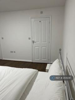 1 bedroom in a house share to rent, Birmingham Road, Oldbury, B69