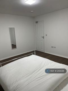 1 bedroom in a house share to rent, Birmingham Road, Oldbury, B69