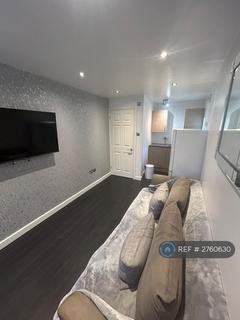 1 bedroom flat to rent, The Nightingales, Staines, TW19