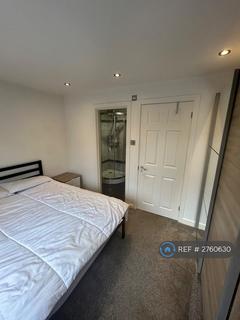 1 bedroom flat to rent, The Nightingales, Staines, TW19