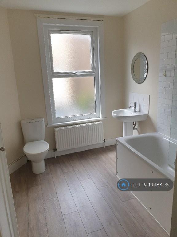 1st Floor Family Bathroom