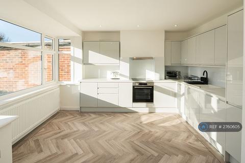 3 bedroom terraced house to rent, Portland Road, London, BR1