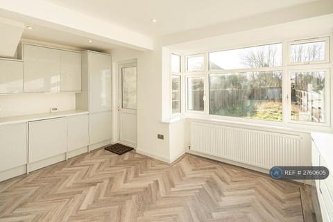 3 bedroom terraced house to rent, Portland Road, London, BR1