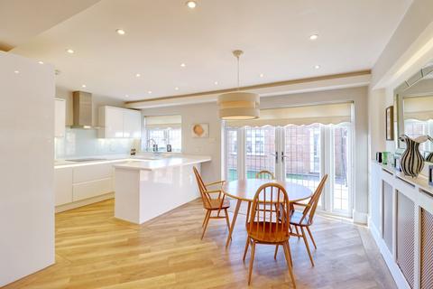 3 bedroom semi-detached house for sale, Lambs Lane North, Rainham RM13