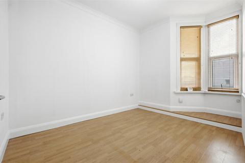 2 bedroom apartment to rent, Chingford Road, London, E17