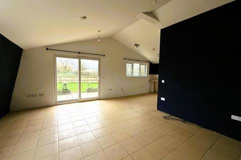 3 bedroom bungalow to rent, Plymtree