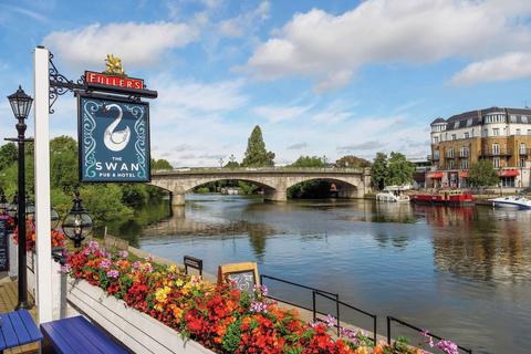 2 bedroom apartment for sale, Fairfield Avenue, Staines-upon-Thames TW18