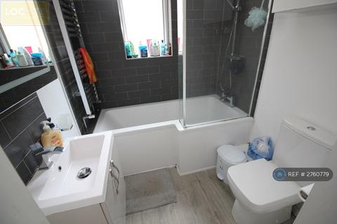 1 bedroom in a house share to rent, Tootal Drive, Salford, M5