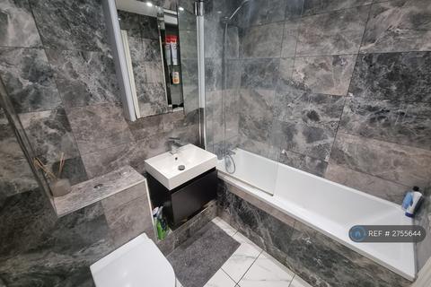 1 bedroom in a flat share to rent, Vauxhall Grove, London, SW8