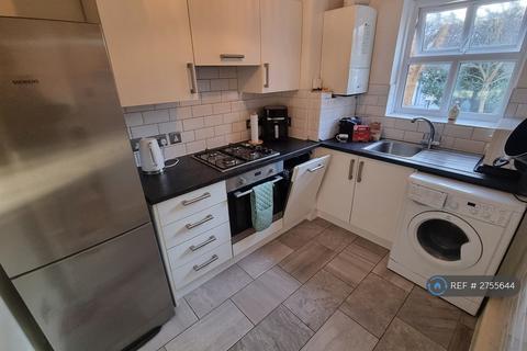 1 bedroom in a flat share to rent, Vauxhall Grove, London, SW8