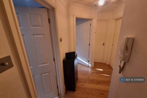 1 bedroom in a flat share to rent, Vauxhall Grove, London, SW8