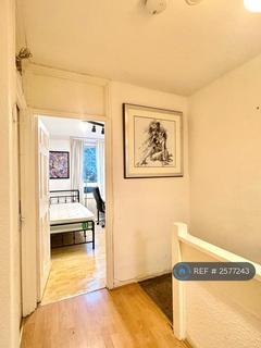 1 bedroom in a flat share to rent, Whitethorn Street, London, E3