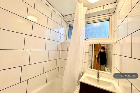 1 bedroom in a flat share to rent, Whitethorn Street, London, E3