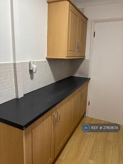 3 bedroom bungalow to rent, Hallowell Avenue, Croydon, CR0