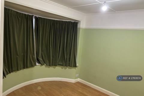 3 bedroom bungalow to rent, Hallowell Avenue, Croydon, CR0