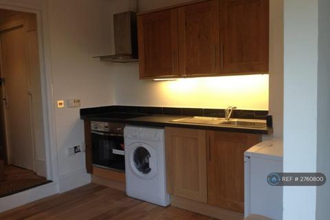 Studio to rent, Berrylands Road, Kingston Upon Thames, Surbiton, KT5