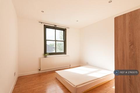 1 bedroom penthouse to rent, High Road Leytonstone, London, E11