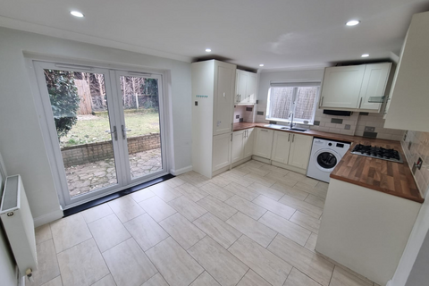 3 bedroom semi-detached house to rent, Welland Road, Tonbridge TN10