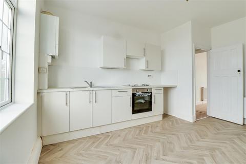 1 bedroom flat for sale, Hamlet Court Road, Westcliff-On-Sea SS0