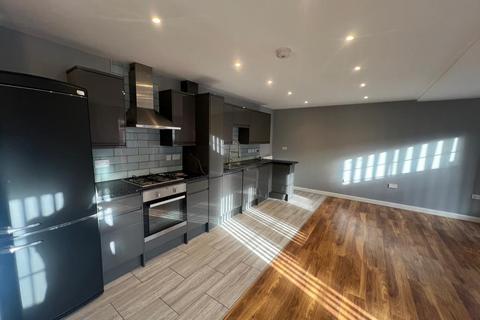 2 bedroom detached house to rent, Springfield Road,  Chesham,  HP5
