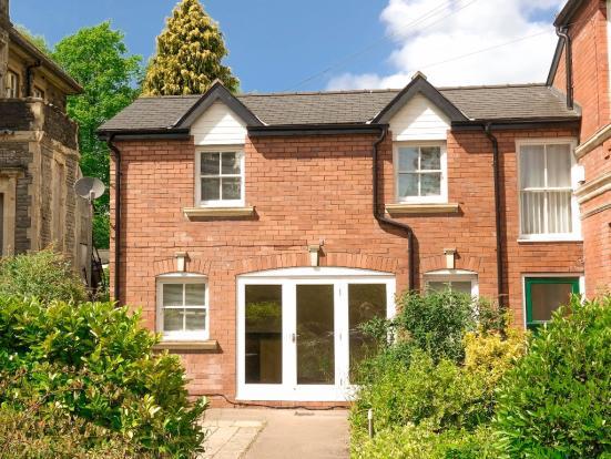 MODERN TWO Bedroom COACH HOUSE