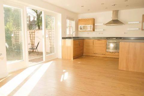 undefined, 2 DOUBLE Bedrooms COACHOUSE Apartment 4, 8 Stow Park Circle, Newport, NP20 4HE