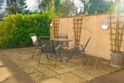 undefined, 2 DOUBLE Bedrooms COACHOUSE Apartment 4, 8 Stow Park Circle, Newport, NP20 4HE