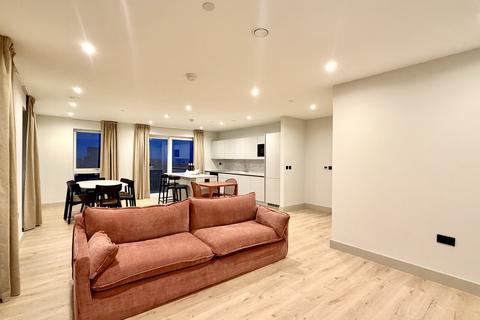 3 bedroom flat to rent, Caversham Road