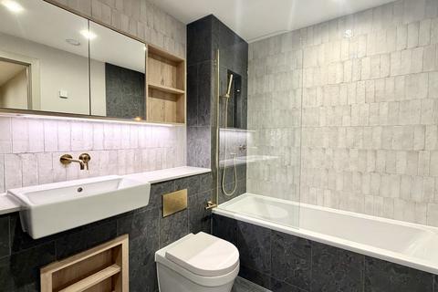 3 bedroom flat to rent, Caversham Road