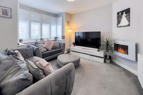 4 bedroom terraced house for sale, Northumberland Avenue, Hornchurch RM11
