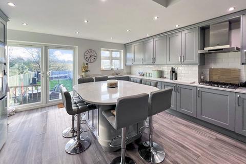 4 bedroom terraced house for sale, Northumberland Avenue, Hornchurch RM11