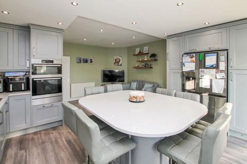 4 bedroom terraced house for sale, Northumberland Avenue, Hornchurch RM11