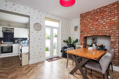3 bedroom terraced house for sale, Davyhulme Road, Davyhulme, Manchester, M41