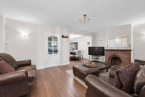 4 bedroom semi-detached house for sale, Hanworth Road, Hounslow TW4