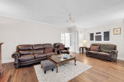 4 bedroom semi-detached house for sale, Hanworth Road, Hounslow TW4