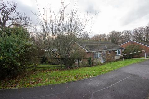 2 bedroom bungalow for sale, Hefford Road, East Cowes,